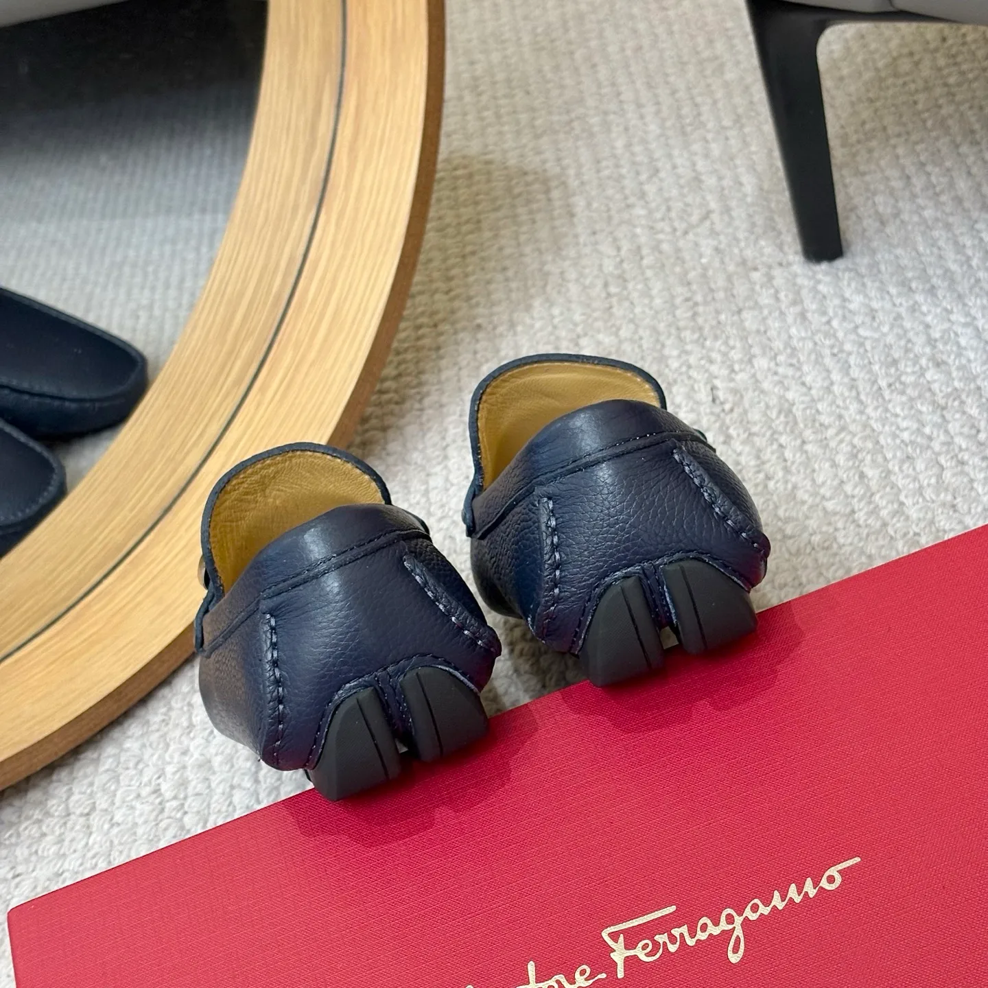 Men's men's shoes 💰420 (Yangli) Ferragamo 〰Ferragamo 2⃣️0⃣️2⃣️5️⃣ New series 👊🏻 Upper 🇮🇹 Italian imported calfskin, original outsole molding. Water-dyed sheepskin lining. The identity of every successful man is set off, and the upper and lower shoes are elegant and stable🚶🏻🚶🏻The high-end custom counter original replica is an eternal classic🔍️Number of codes: 38-46 with counter packaging